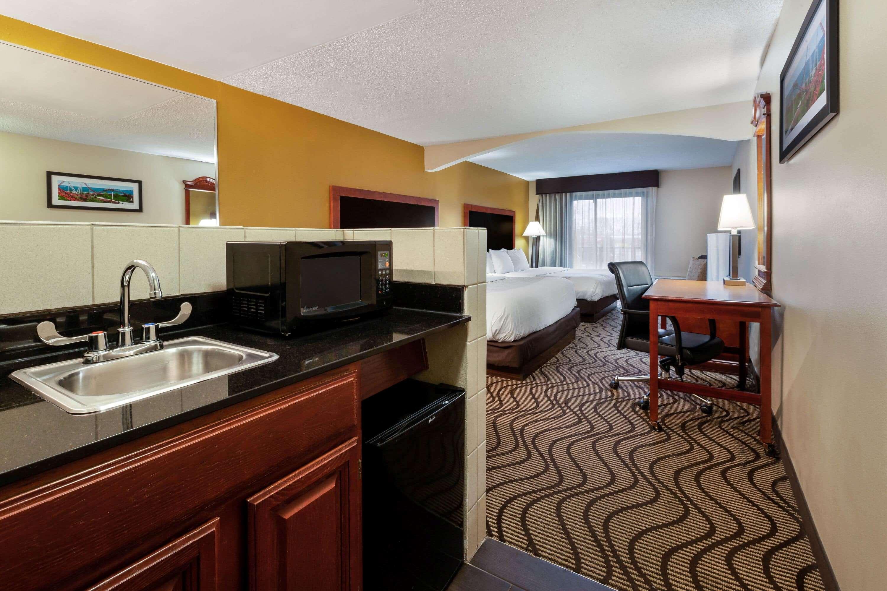 La Quinta Inn By Wyndham Sandusky Near Cedar Point Exterior foto
