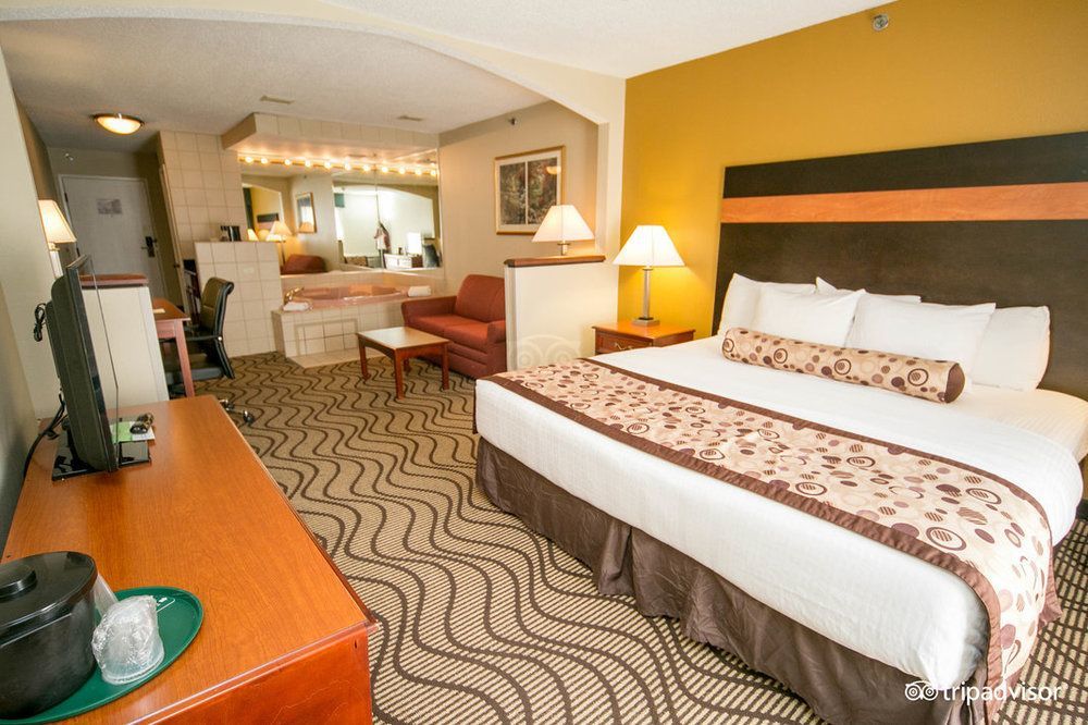 La Quinta Inn By Wyndham Sandusky Near Cedar Point Exterior foto