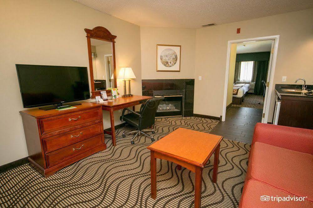 La Quinta Inn By Wyndham Sandusky Near Cedar Point Exterior foto